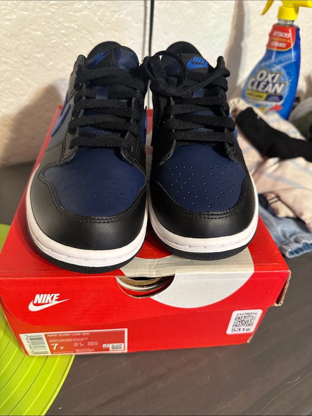 Nike Kids Low-Top Sneakers in Black and Navy Blue